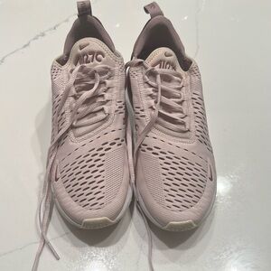 Nike air 270s